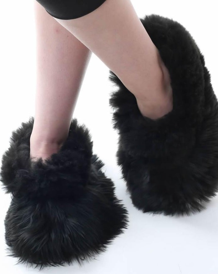 black slippers alpaca