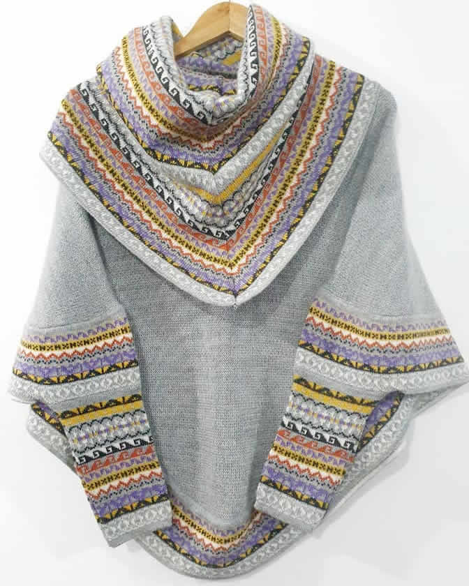 Poncho à col roulé tricoté en laine d'alpaga superfine argentée